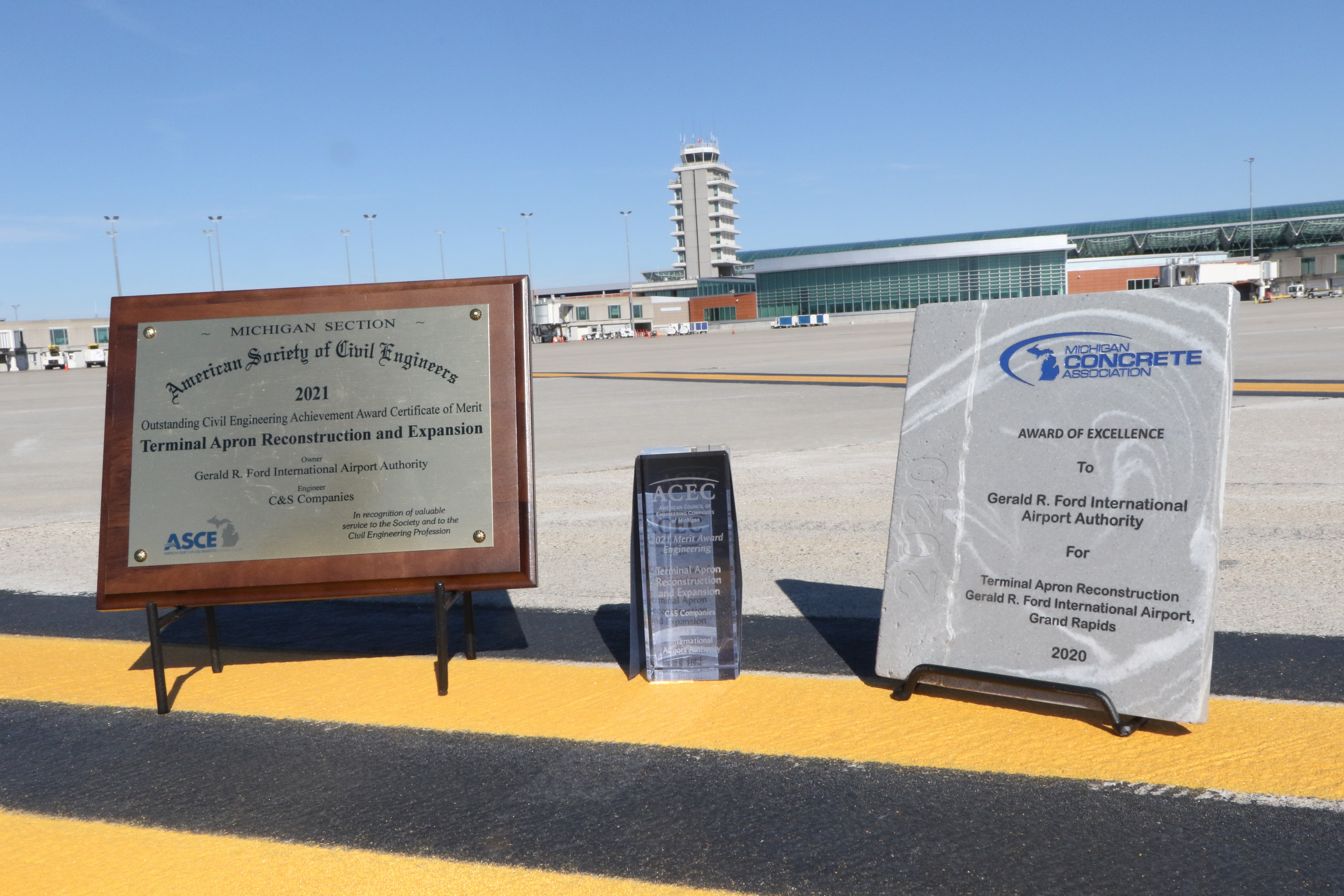 Ford Airport’s Terminal Apron Reconstruction and Expansion Project Receives ASCE Outstanding Civil Engineering Certificate of Merit