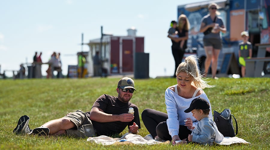 Viewing Park & Food Trucks